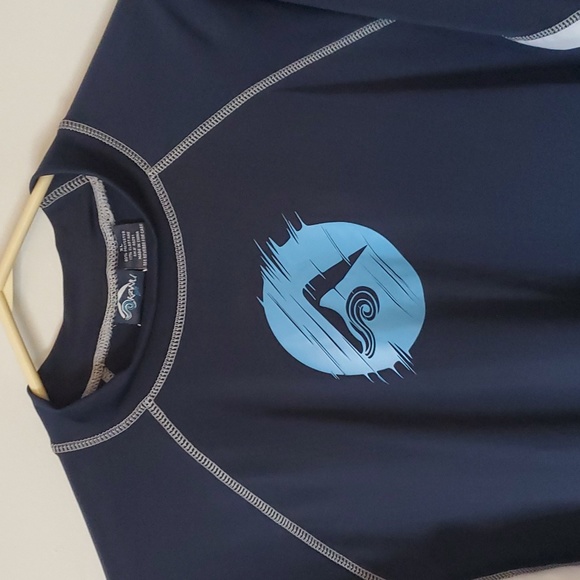 NWOT Mens Rash Guard sz XL - Picture 2 of 3